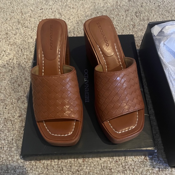 Bernardo Kenny Platforms | Anthropologie | New | size 8 - Picture 5 of 5